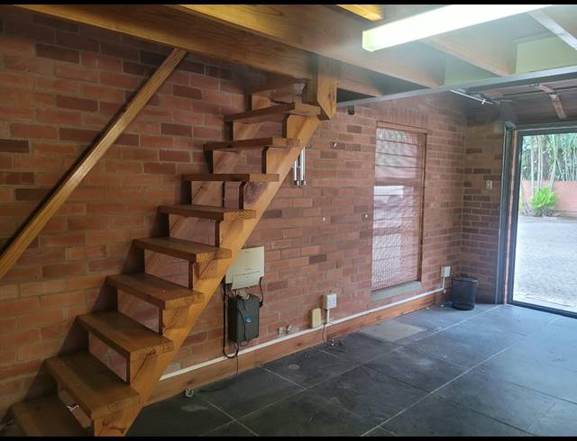 90M² OFFICE TO LET IN DAWNCLIFFE
